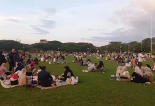 Warga Banda Aceh Nikmati Berbuka di Lapangan Blang Padang