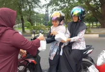 Dharma Wanita RRI Banda Aceh Bagikan 200 Paket Takjil