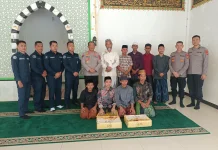 Kapolda Aceh Bagikan Kurma Bantuan ke Dayah Mini Aceh Gampong Alue Naga