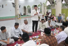 Wagub Aceh Buka Puasa Bersama Masyarakat Teupin Raya