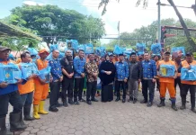 Pasukan Oranye dan Petugas Harian Lepas Terima Zakat