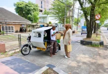 Kak Na Keliling Kota Berbagi Daging Meugang