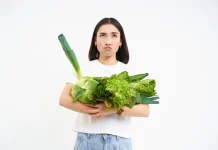 Manakah yang Aman Makan Sayur Mentah Vs Matang?