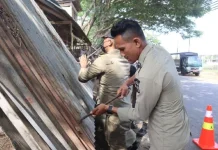Satpol PP Aceh Besar Bongkar Bangunan Liar di Baitussalam