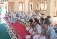 Puskesmas Lampisang Skrining PTM di SMAN 1 Peukan Bada