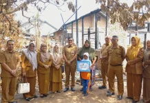Disdik Banda Aceh Salurkan Bantuan untuk Siswa Korban Kebakaran di Gampong Ilie