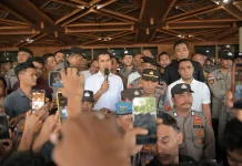 Sekda Aceh Temui Pendemo, Tegaskan Pergub JKA Tak mengurangi Hak Warga Kurang Mampu