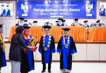 UBBG Kukuhkan Dua Guru Besar, Rektor: Hadiah Terindah Milad ke-5