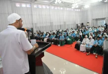 Mualem Lepas Kloter Perdana Calon Jemaah Haji Aceh