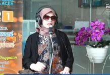 Dibalik Jubah Akademik, Ada Perempuan Albino yang Menggugat Batas
