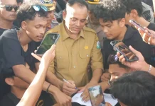 Pemerintah Aceh Cabut Pergub JKA, Ferdiyus Teken Petisi di Tengah Aksi Mahasiswa