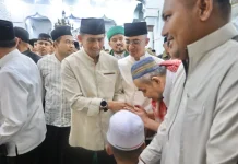 Kapolda Aceh Serahkan Satu Ekor Sapi ke Warga