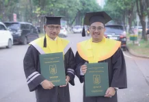 Haji Uma Raih Gelar Magister Ilmu Politik, Putranya Lulus Sarjana Ilmu Komunikasi