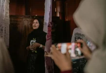 Fotografer Aceh Riska Munawarah Tembus Program Bergengsi World Press Photo