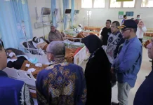 Wali Kota Banda Aceh Besuk Korban KMP Aceh Hebat 2