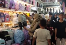 Memasuki Tahun Ajaran Baru, Warga Banda Aceh Berburu Perlengkapan Sekolah