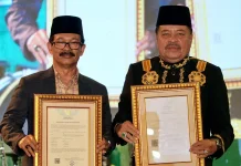 Kemenkum Aceh Serahkan Sertifikat Hak Kekayaan Intelektual Giok Nagan Raya