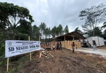 Kak Na Sapa Warga Uning Mas di Huntara Blang Rakal