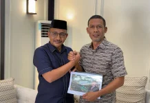 Silaturrahmi dengan Ketua DPRA, Haji Uma Serahkan Rekomendasi Hasil FGD
