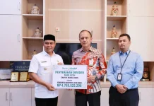 Bupati Aceh Besar Terima Dividen Bank Aceh Syariah Rp4,76 Miliar
