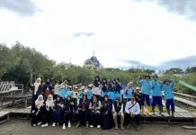 Sekolah Alam KAHFIS Aceh dan PEMANGKU Tanam Mangrove untuk Tanggap Bencana