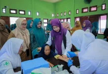 Ketua Posyandu Aceh Besar Tinjau Pemeriksaan Kesehatan Gratis di Jantho