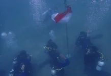 Merah Putih Berkibar di Dasar Laut Krueng Raya