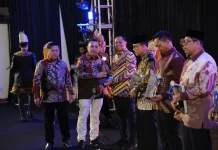 Rektor USK Raih Award Pada Kategori Penggerak Riset, Inovasi, dan Promosi Nilam