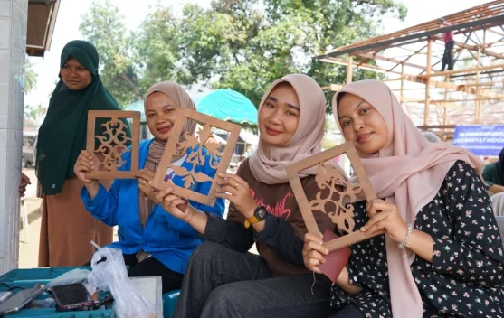 Mahasiswa ISBI Aceh Sulap Limbah Kayu Banjir Jadi Produk Kreatif