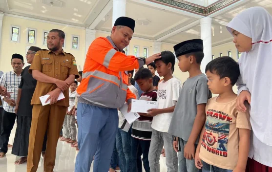 Solusi Bangun Andalas Berbagi Berkah Ramadan Bersama Anak Yatim