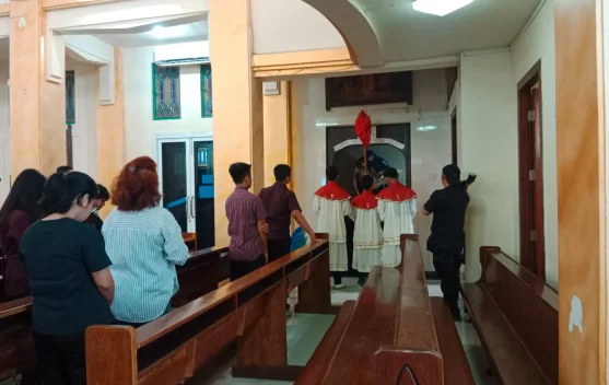 Umat Katolik Banda Aceh Peringati Jumat Agung di Paroki Hati Kudus Yesus