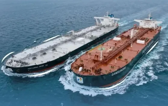 20 Kapal Komersial Masih Melintas di Selat Hormuz