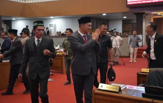 Sekda Aceh Hadiri Paripurna Persetujuan Tiga Raqan Inisiatif DPRA