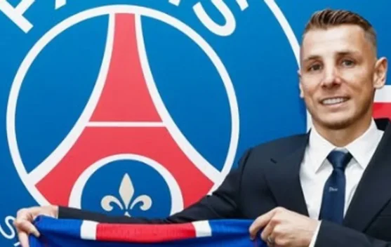 PSG Datangkan Lucas Digne dari Aston Villa
