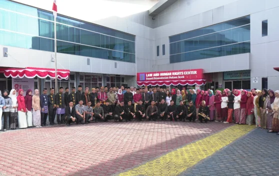 Jajaran Kemenkum Aceh Ikuti Upacara HUT RI dengan Wastra Nusantara