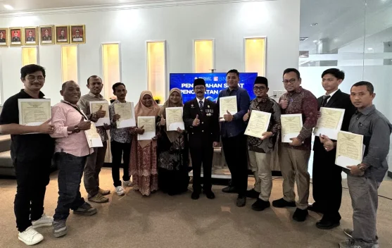 Kemenkum Aceh Serahkan Hak Cipta Gratis Bagi Kreator dan Seniman