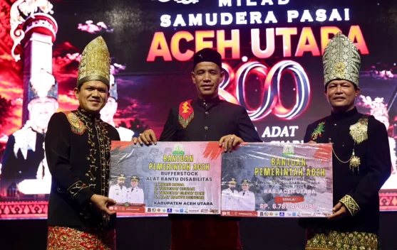 Wagub Aceh Fadhlullah Serahkan Bantuan Rp6,78 Miliar untuk Aceh Utara
