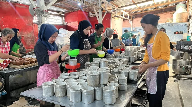 Mengintip Pembuatan Kue Tutun di Bandar Lampung