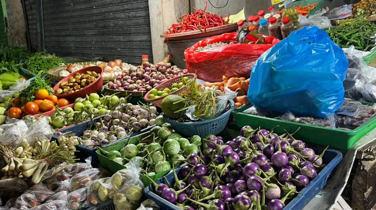 Tradisi Makan Lalapan Perkuat Cita Rasa Khas Lampung