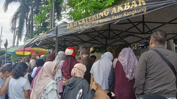 Tradisi Berburu Takjil Semarakkan Suasana Ramadan