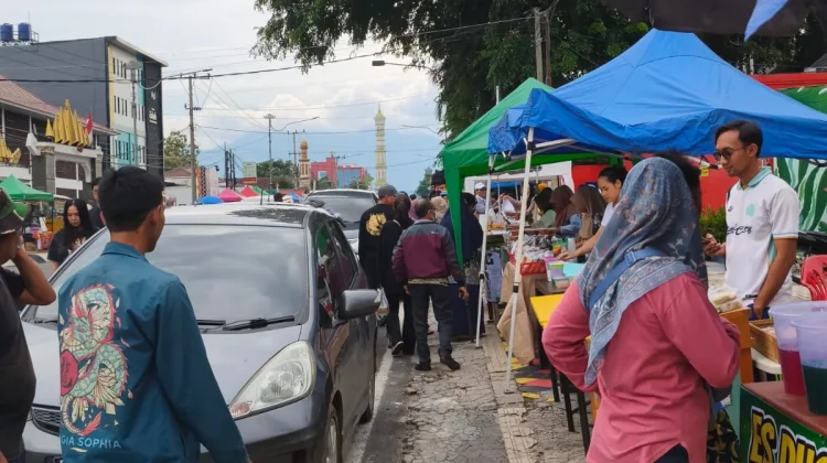 Penjual Takjil Ramai di Sore Hari Ramadhan