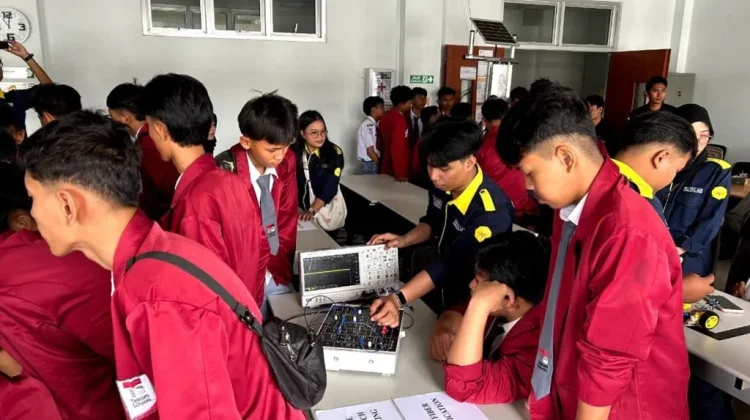 Minat Telekomunikasi Menguat, Siswa SMK Telkom Sambangi Itera