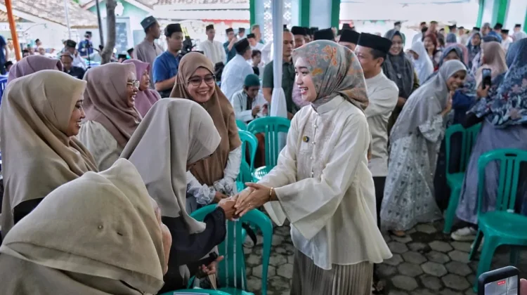 Safari Ramadan di Pringsewu, Pemprov Lampung Serahkan Hibah dan Santuni Anak Yatim
