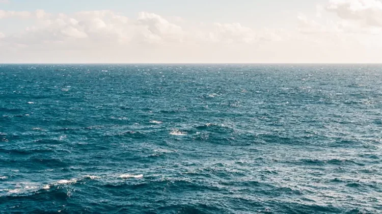 Mengapa Air Laut Rasanya Asin?