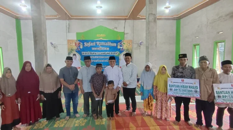 Safari Ramadhan di Bandar Negeri Suoh, Pemkab Lampung Barat Serahkan Bantuan