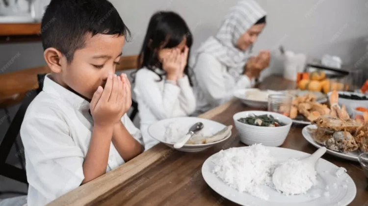 Tips Mengenalkan Puasa Ramadhan kepada Anak sejak Dini