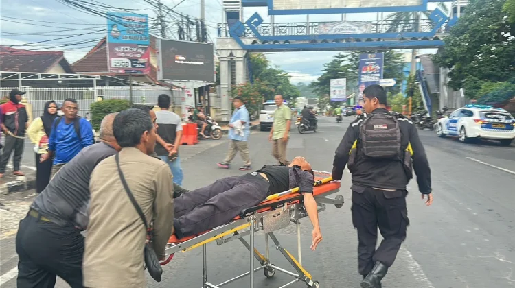 Polisi Evakuasi Korban Kebakaran Dapur Hotel Bandar Lampung