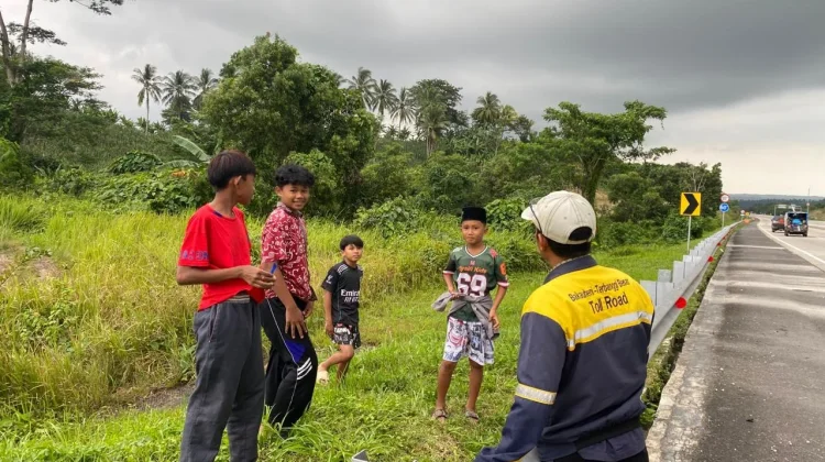 Pengelola Tol Bakter Lampung Imbau Warga Tak Beraktivitas di Sekitar Jalan Tol