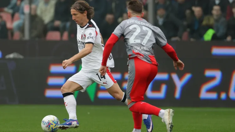Dua Gol Akhir Injury Time Bawa Milan Kalahkan Cremonese