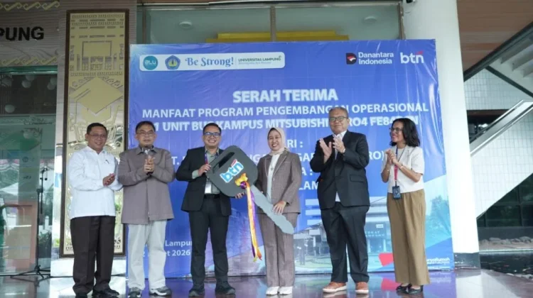 Unila Terima Hibah Satu Unit Bus dari Bank BTN